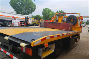 民丰附近拖车电话号码服务